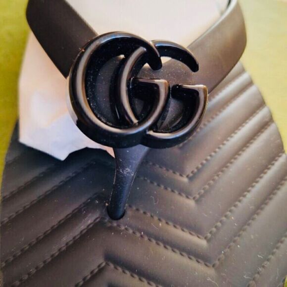 GUCCI CHEVRON BLACK THONG RUBBER SANDAL SIZE 13 - Picture 1 of 7